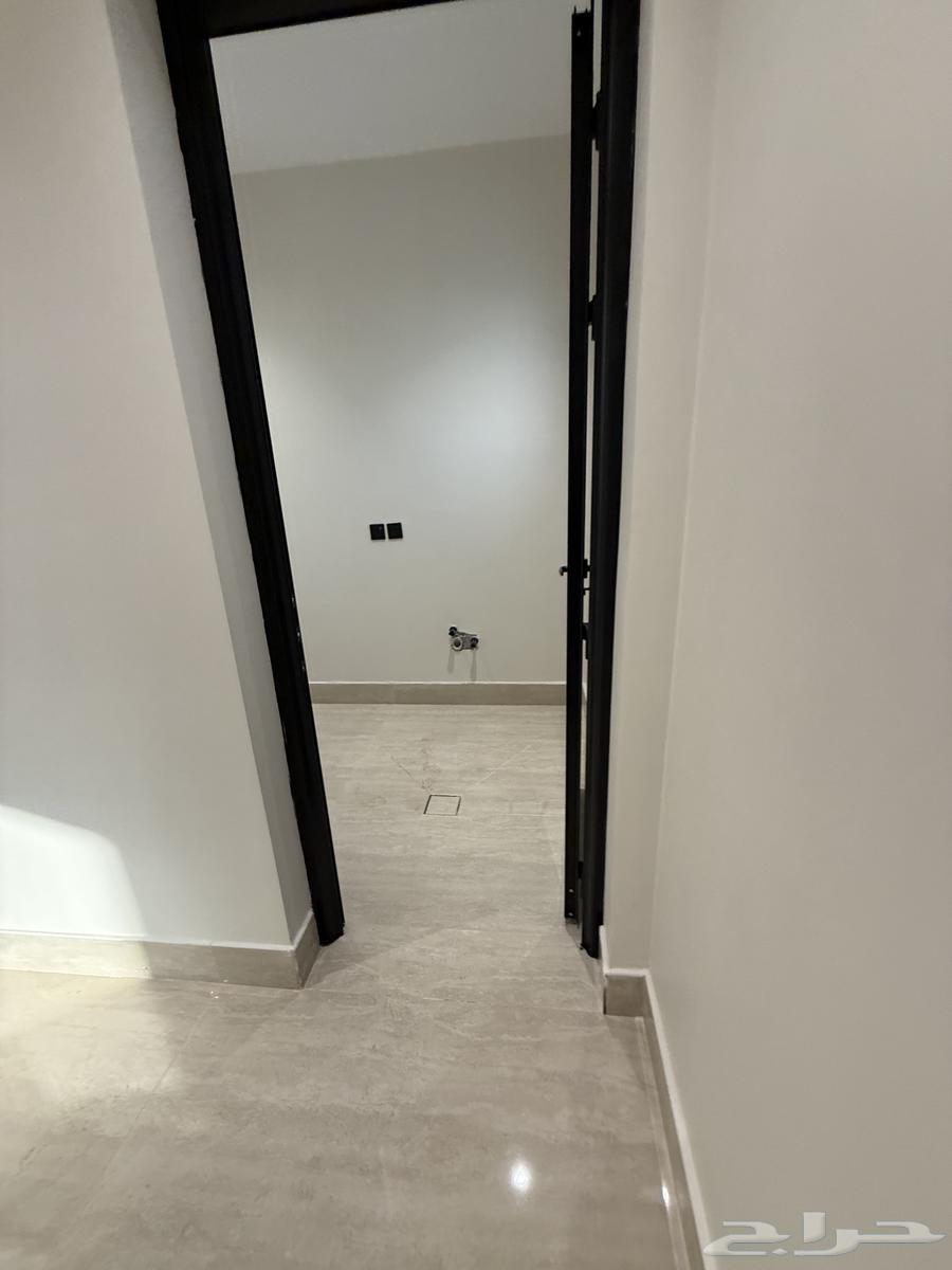 6 bedroom villa in Al Amwaj 20