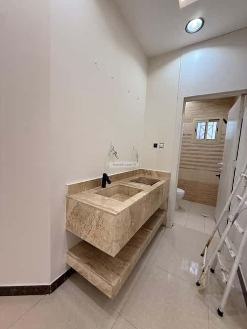 5 bedroom apartment in Dhahrat Laban 7
