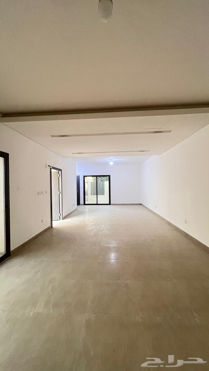 8 bedroom villa in Al Rawdah 5