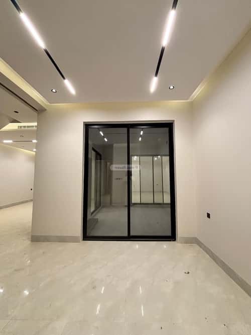 5 bedroom villa in Al Mahdiyyah 2