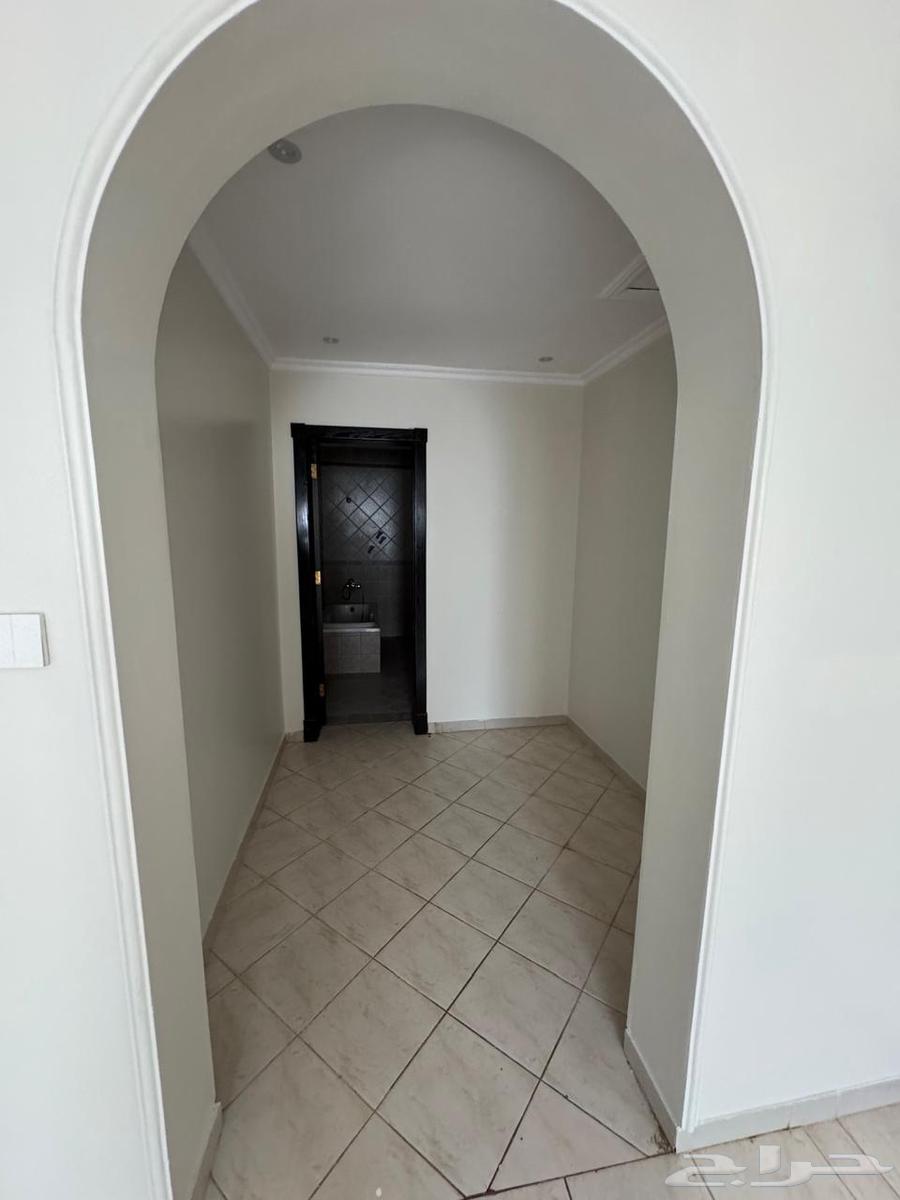 4 bedroom villa in Al Yarmouk 11