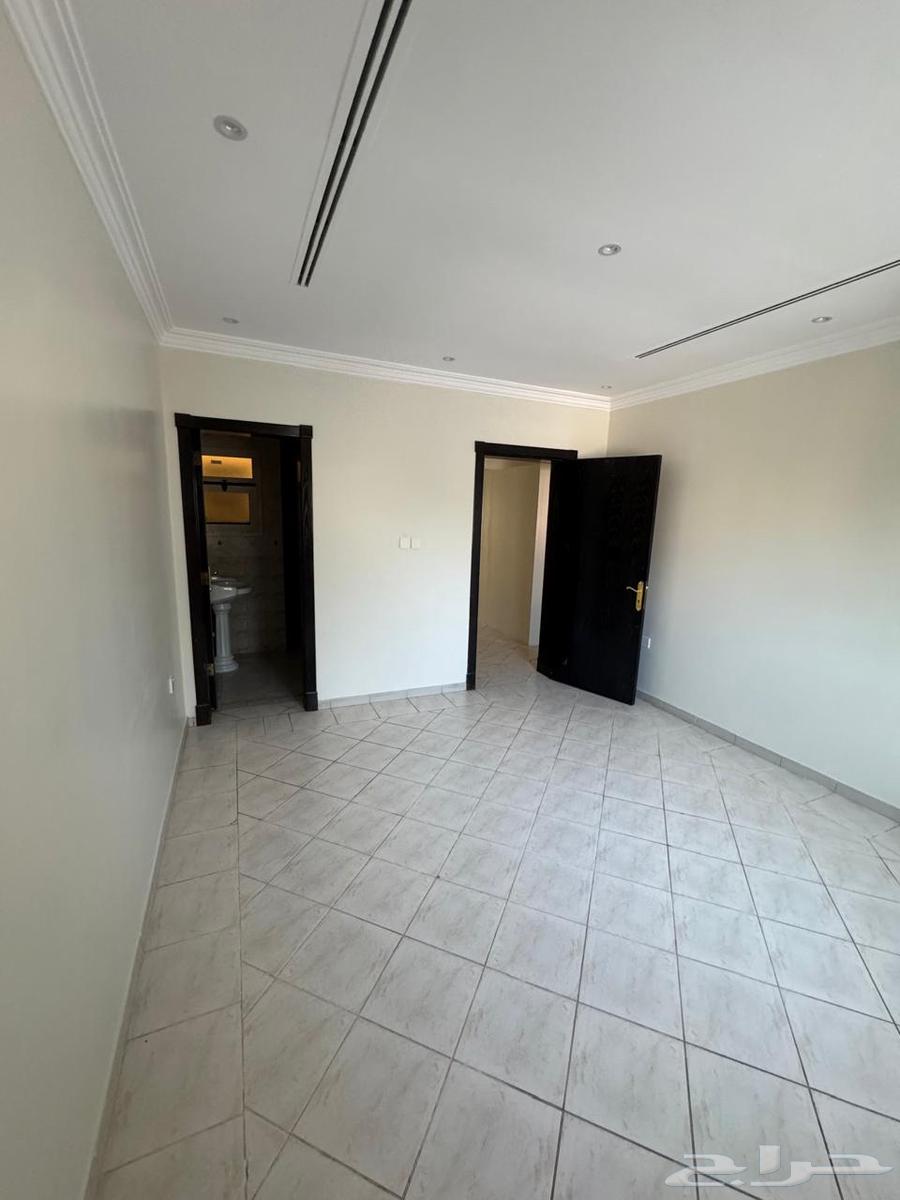 4 bedroom villa in Al Yarmouk 13