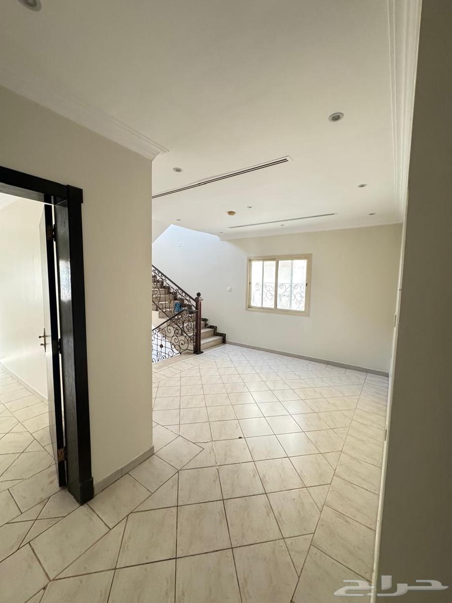4 bedroom villa in Al Yarmouk 15