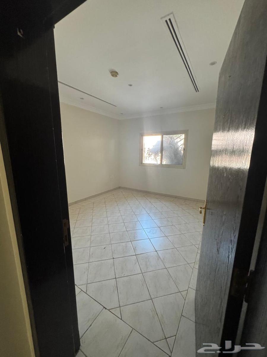 4 bedroom villa in Al Yarmouk 16