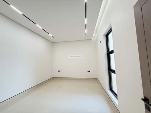 5 bedroom villa in Al Mahdiyyah 3