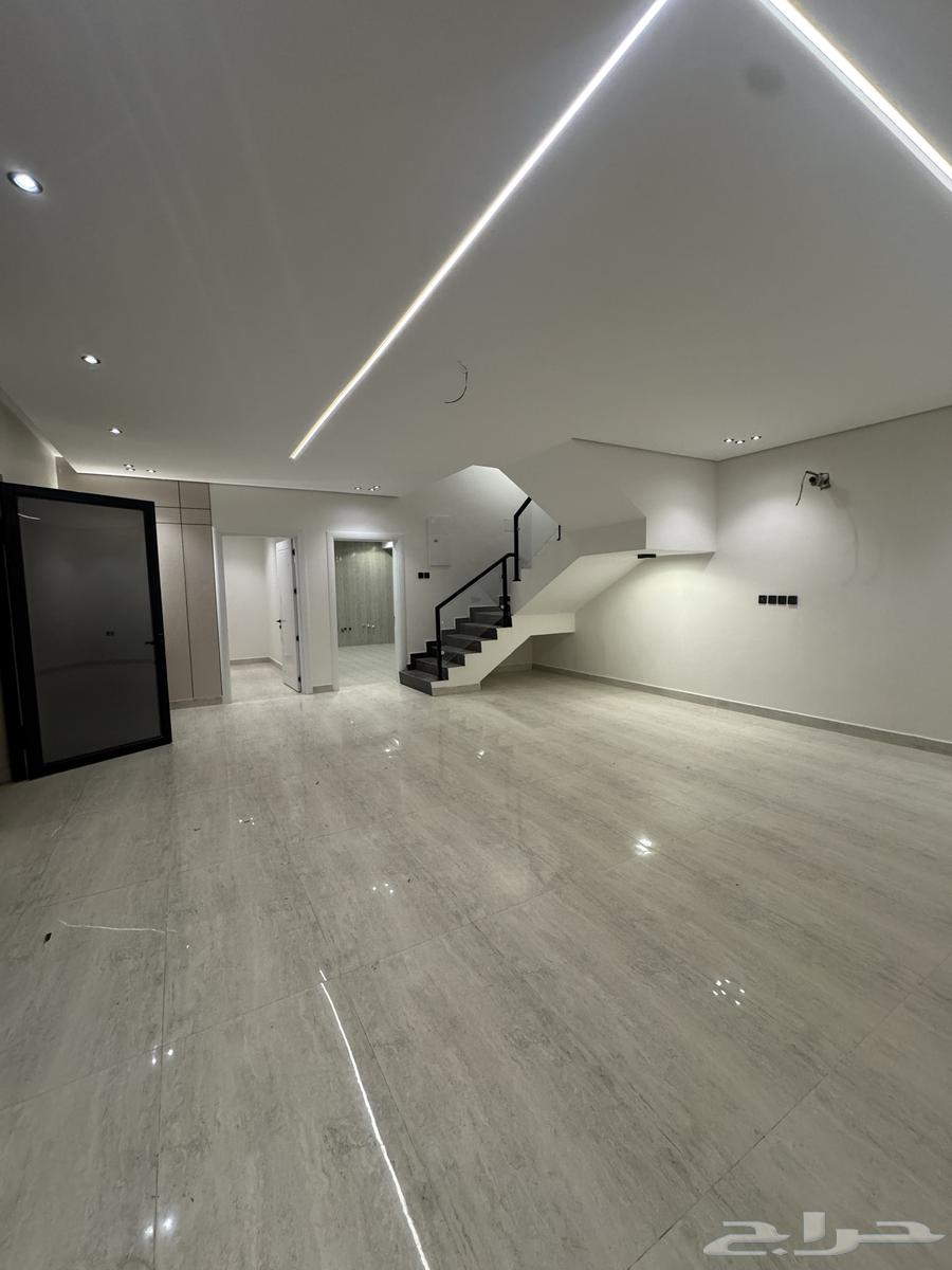 8 bedroom villa in Dahiat King Fahd 4