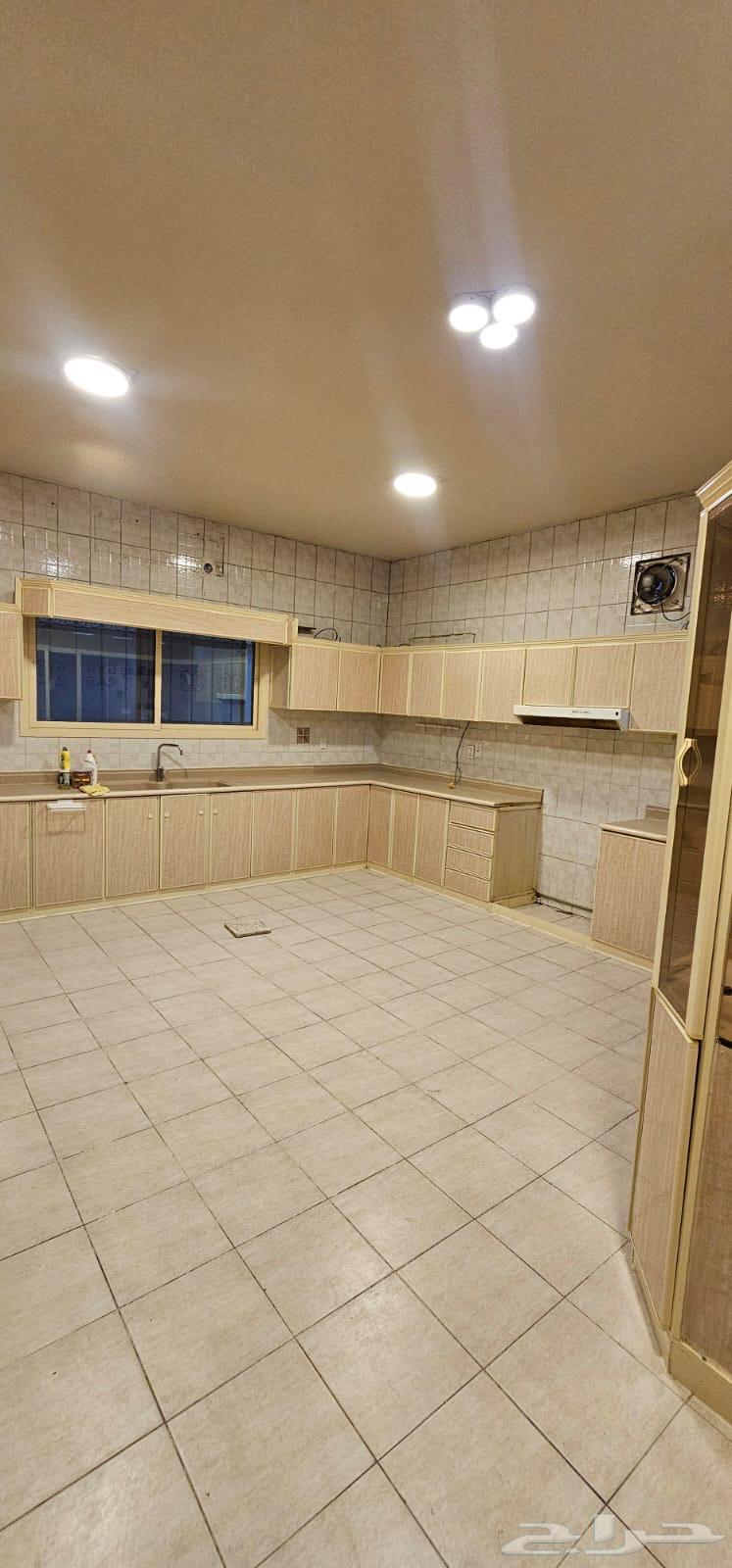 8 bedroom villa in Uhud 9
