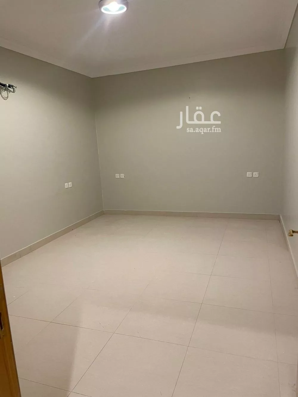شقة 4 غرف في الملقا 8