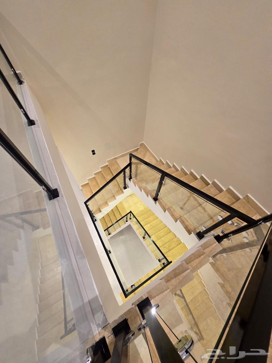 8 bedroom villa in Dahiat King Fahd 15