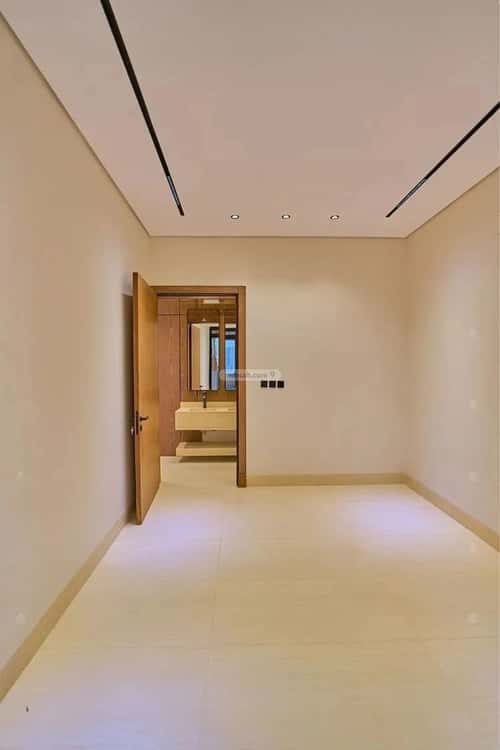 5 bedroom villa in Al Mahdiyyah 3