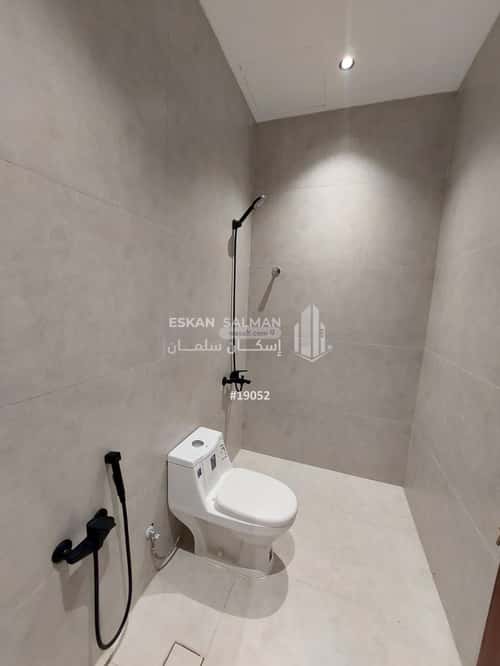 6 bedroom floor in Al Maizilah 2