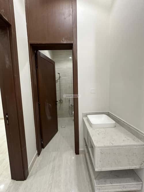 5 bedroom villa in Al Janadriyah 2