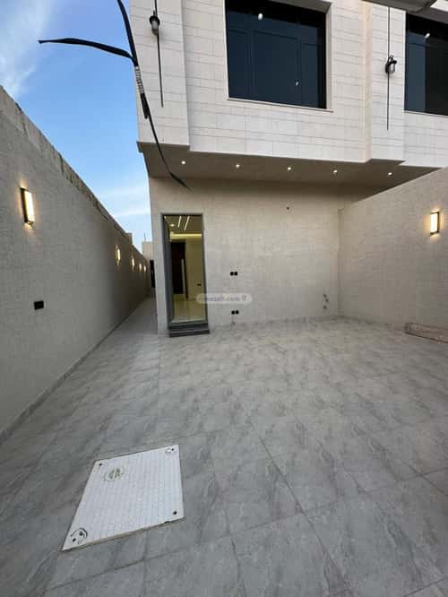5 bedroom villa in Al Janadriyah 11