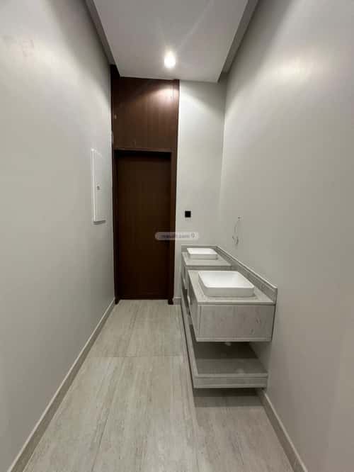 5 bedroom villa in Al Janadriyah 12