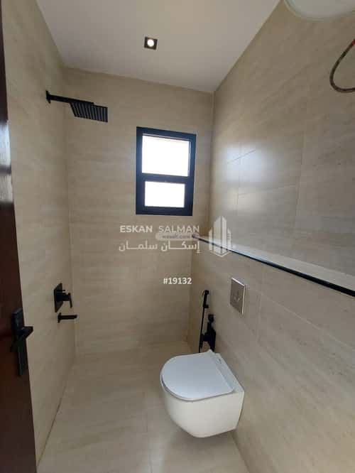 5 bedroom apartment in Al Maizilah 9