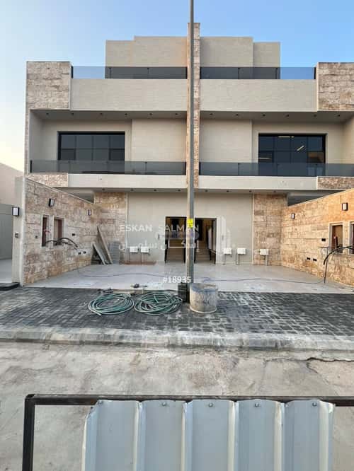 4 bedroom floor in Qurtubah 3