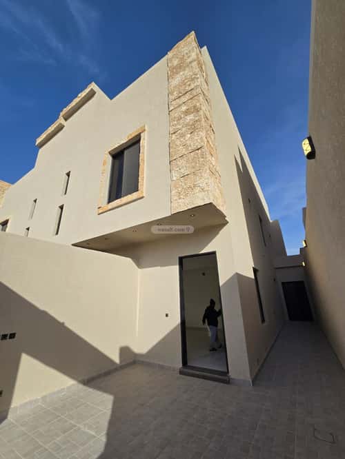 5 bedroom floor in Tuwaiq 1
