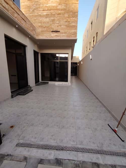 3 bedroom floor in Ishbiliyah 5