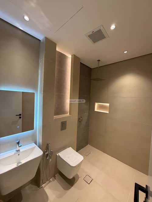 5 bedroom floor in Al Janadriyah 2