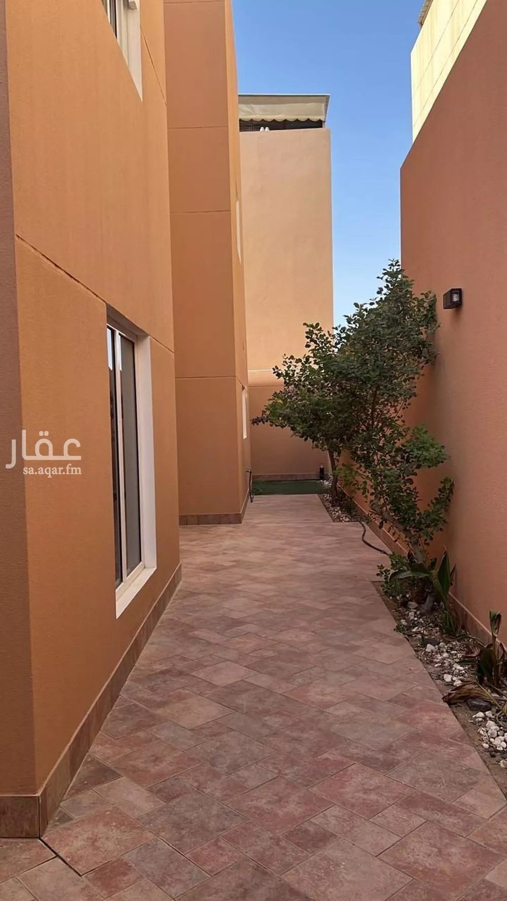 فيلا 5 غرف في الملقا 10