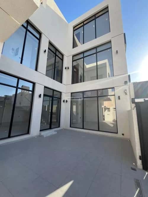 4 bedroom villa in Al Mahdiyyah 2