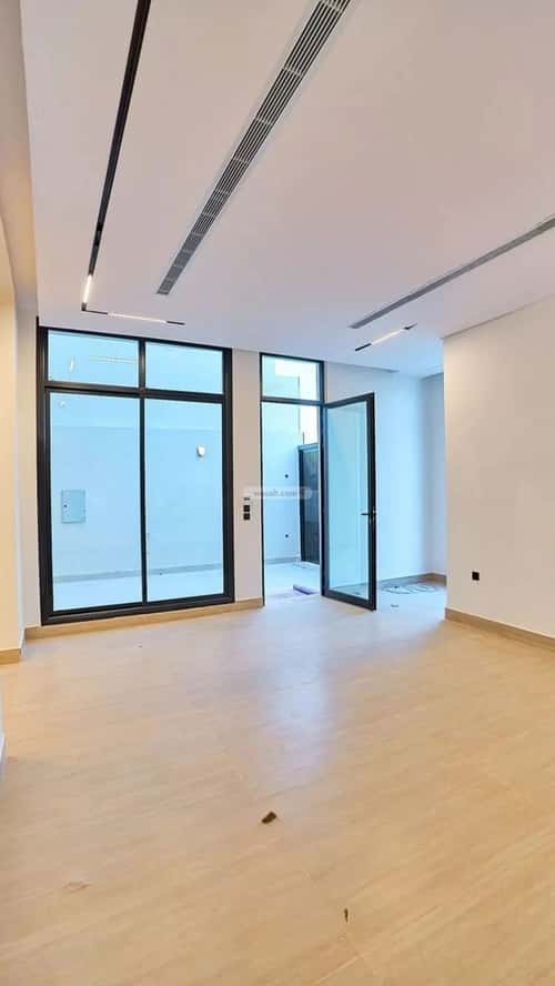 5 bedroom villa in Al Mahdiyyah 2