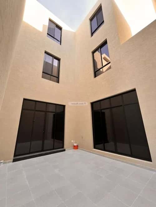 4 bedroom villa in Al Mahdiyyah 2