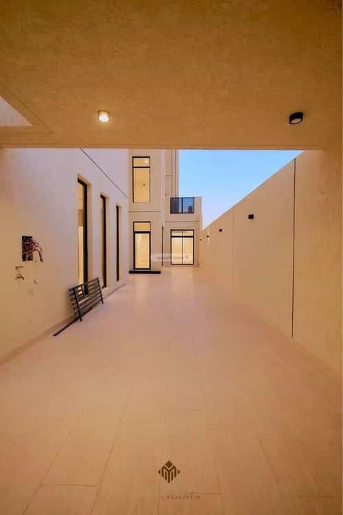 5 bedroom villa in Al Mahdiyyah 1