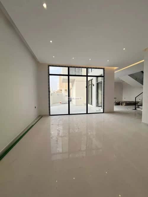 5 bedroom villa in Al Mahdiyyah 4
