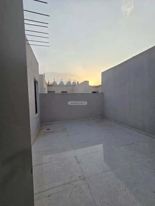 4 bedroom floor in Badr 8