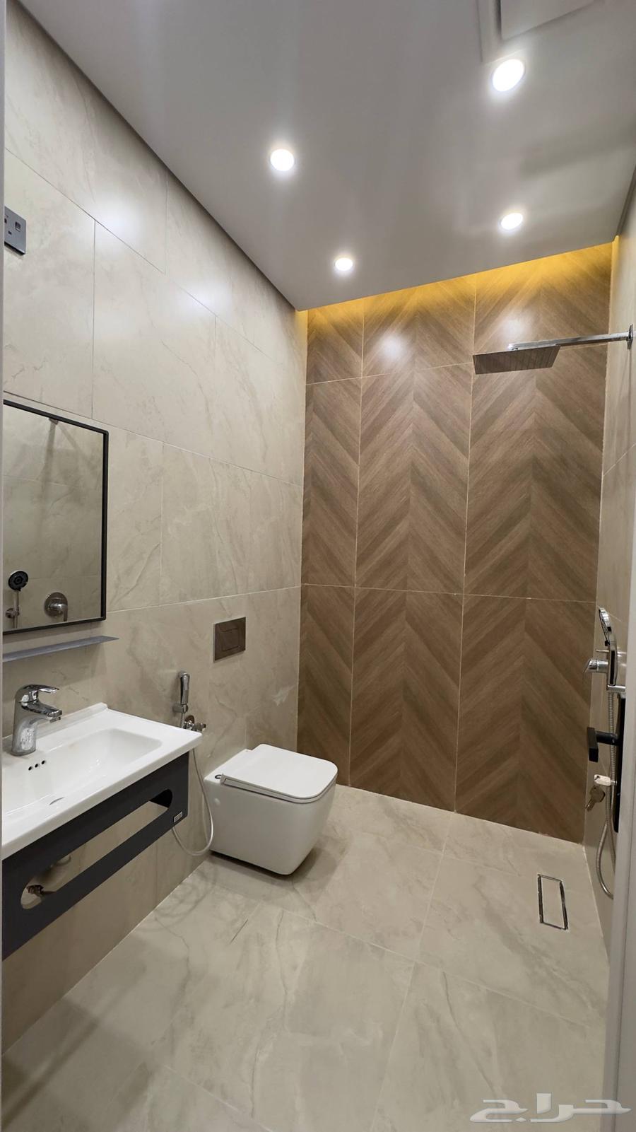 5 bedroom apartment in Al Salamah 3