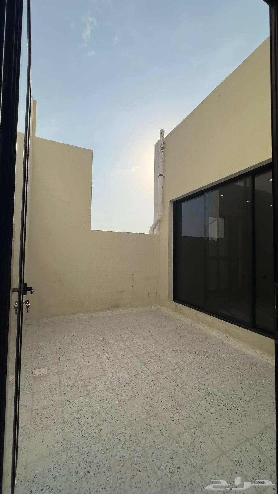 5 bedroom apartment in Al Salamah 6