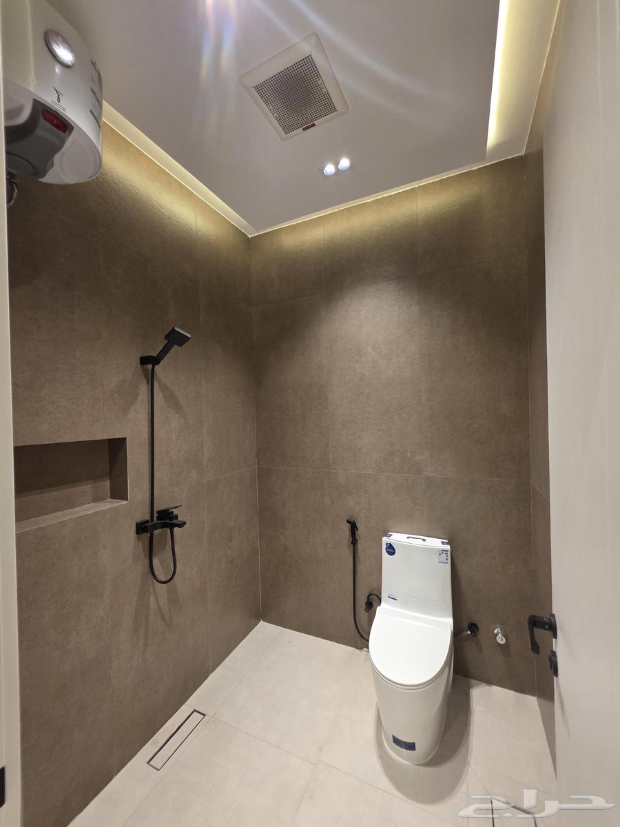 6 bedroom apartment in King Fahd 12