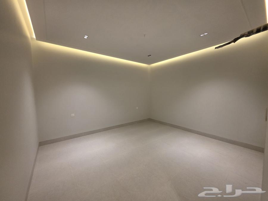 6 bedroom apartment in King Fahd 14