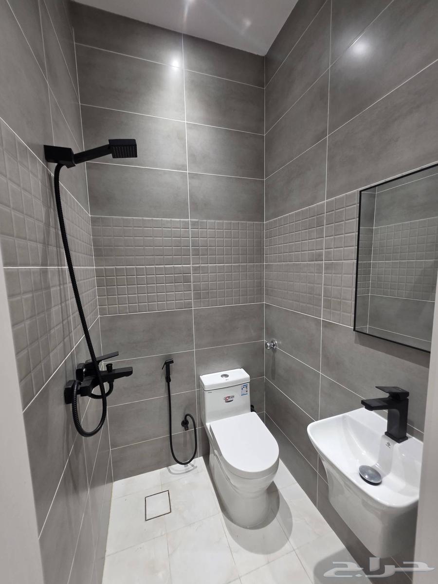 6 bedroom apartment in King Fahd 15