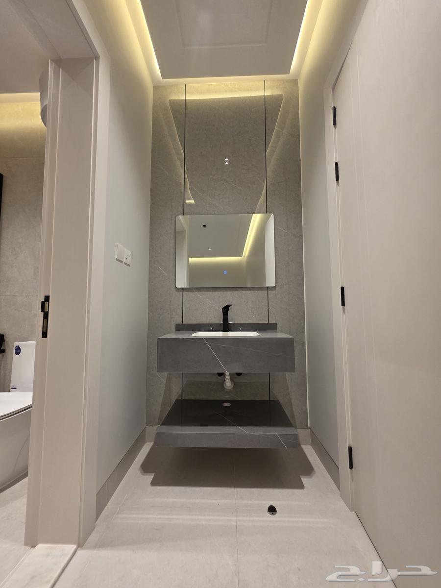 6 bedroom apartment in King Fahd 18