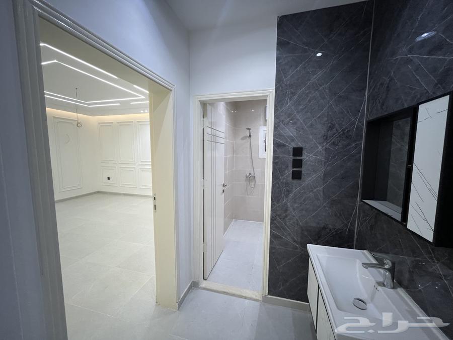 5 bedroom apartment in Al Buhayrat 6