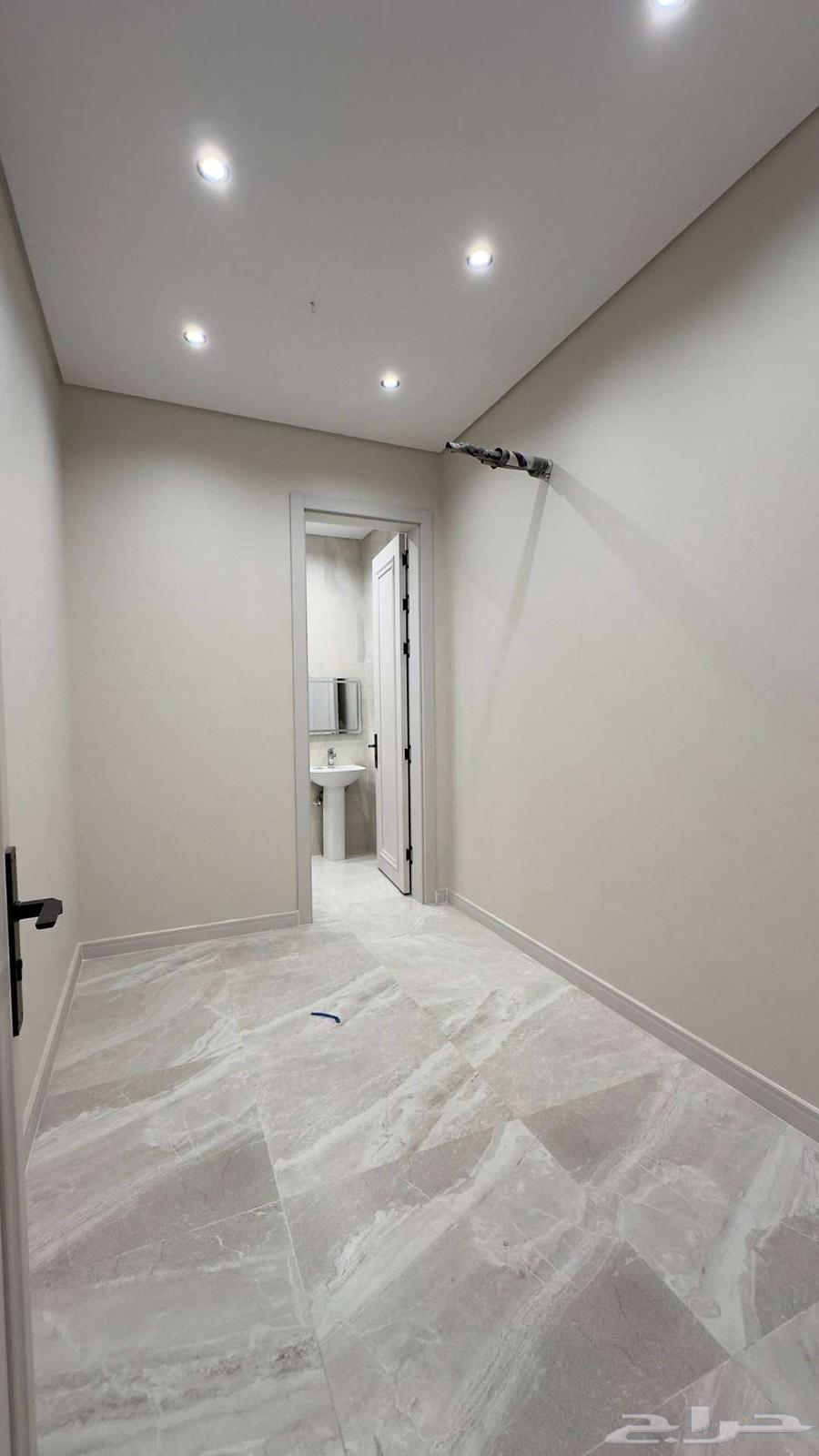 5 bedroom apartment in Batha Quraysh 11