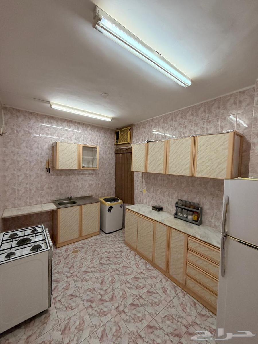 3 bedroom apartment in Al Aziziyah 4