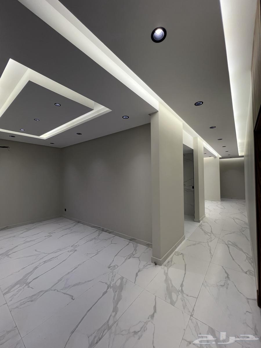5 bedroom apartment in Al Buhayrat 10