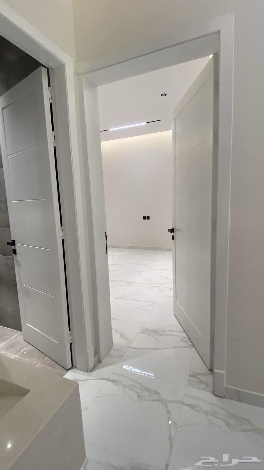 5 bedroom apartment in Al Buhayrat 12