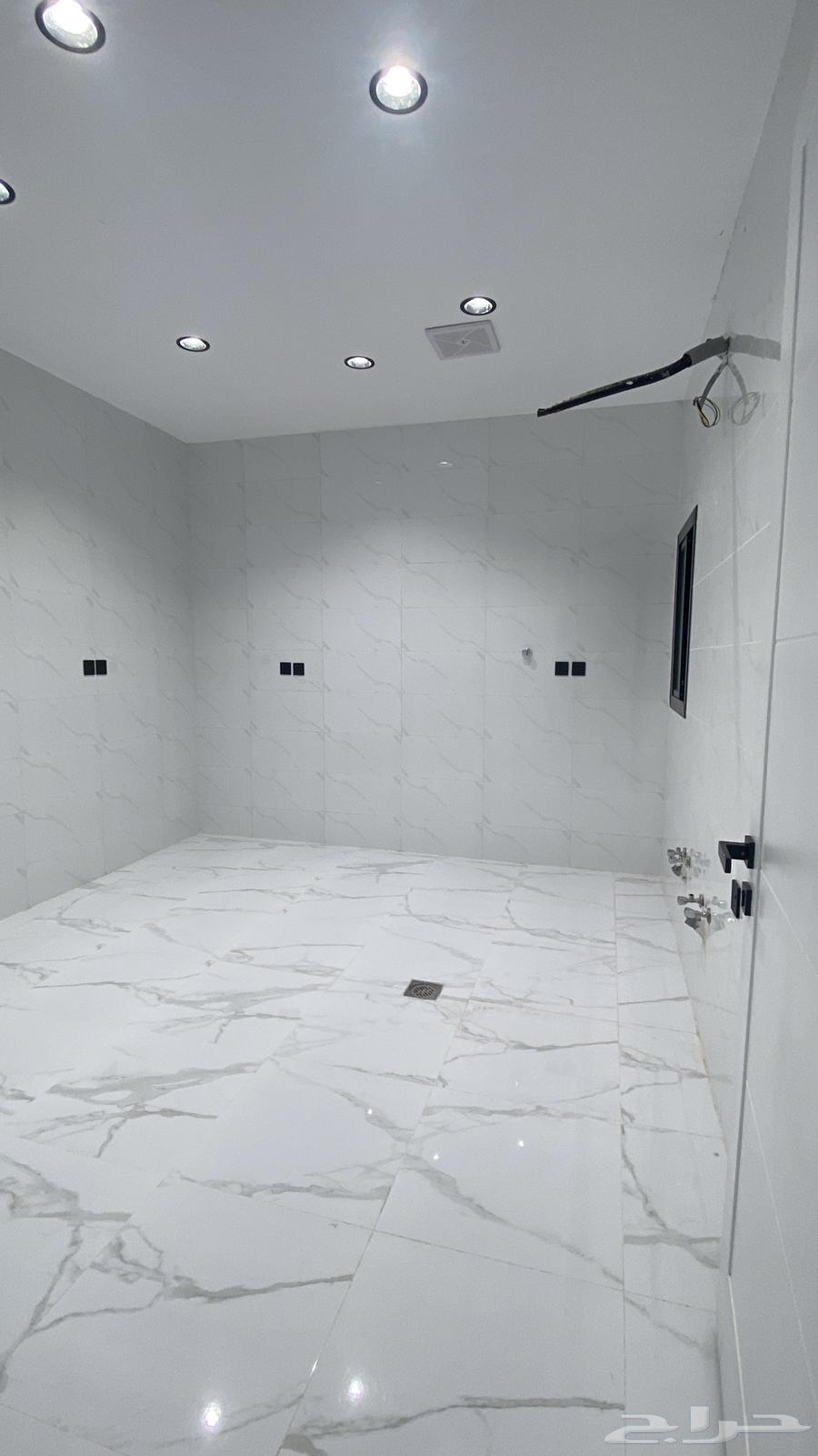 5 bedroom apartment in Al Buhayrat 7