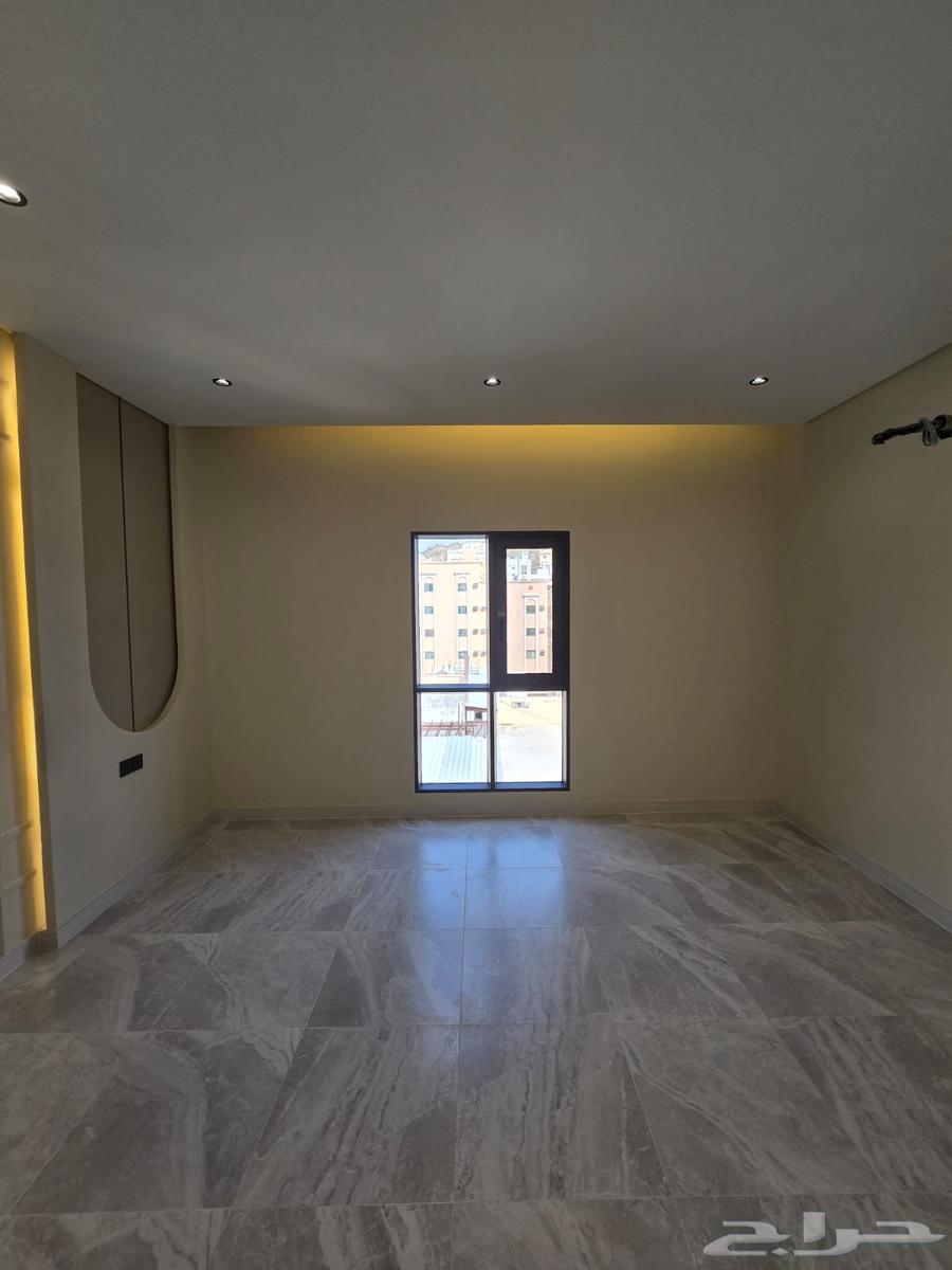 4 bedroom apartment in Al Aziziyah 10