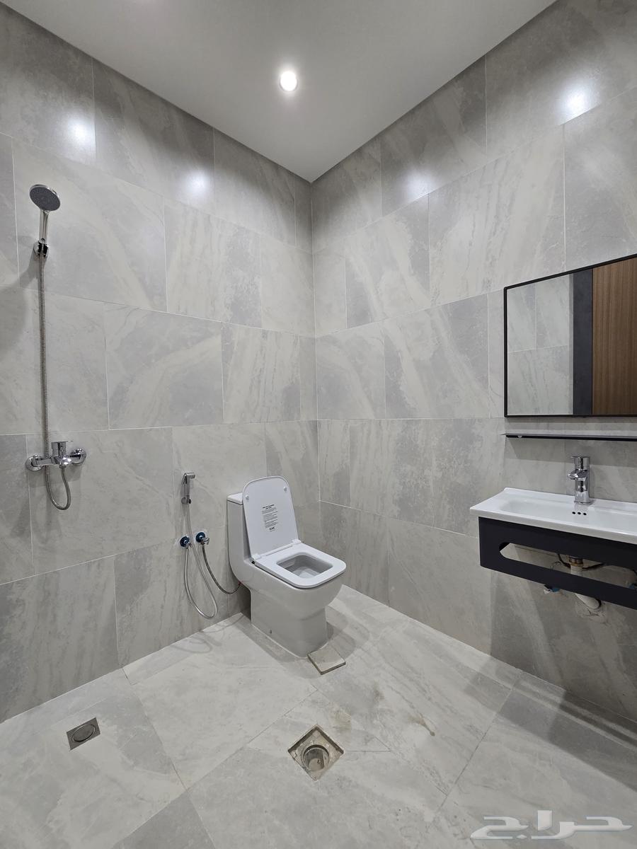 6 bedroom apartment in Al Sharayea 16