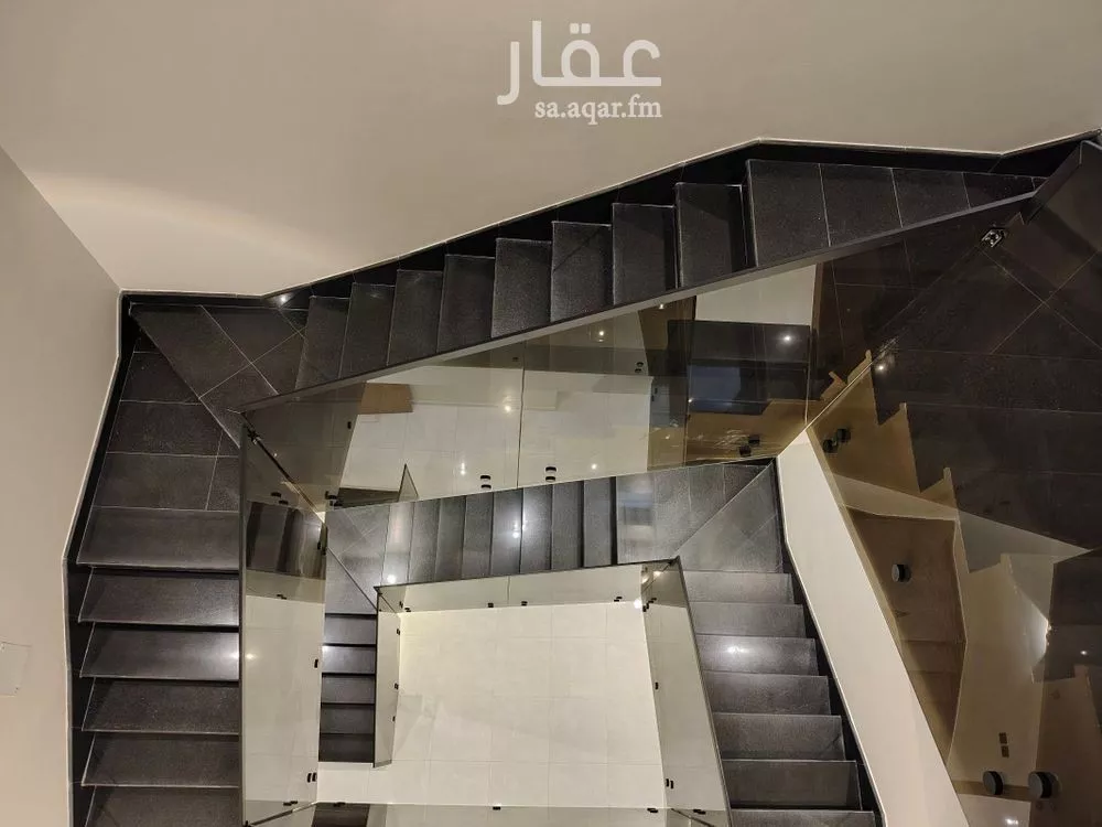 فيلا 8 غرف في الأمواج 9