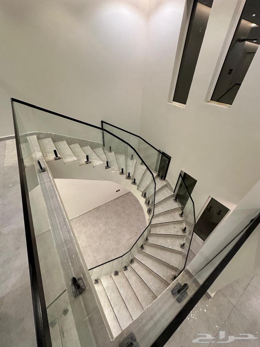 7 bedroom villa in Al Buhayrat 12