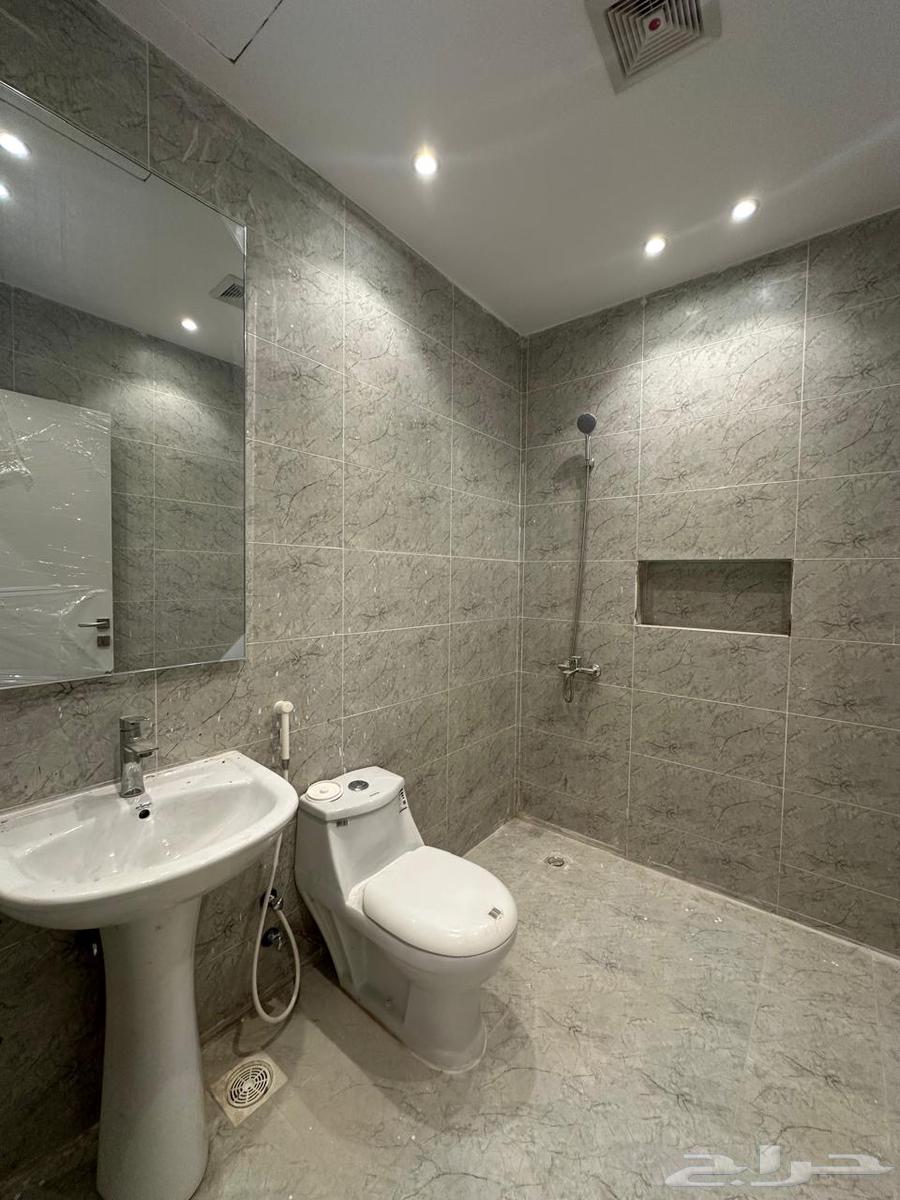 7 bedroom villa in Al Buhayrat 8