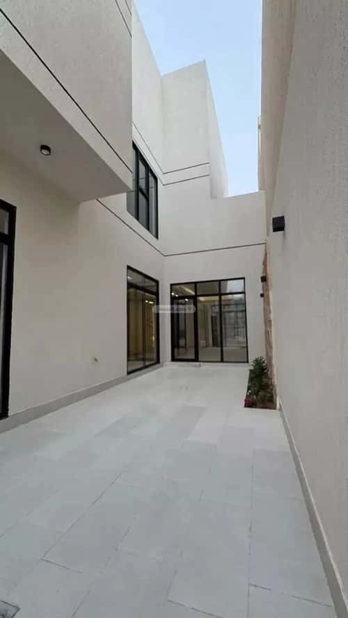 5 bedroom villa in Al Mahdiyyah 4