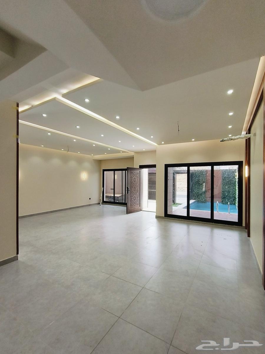 8 bedroom villa in Al Ukayshiyyah 2