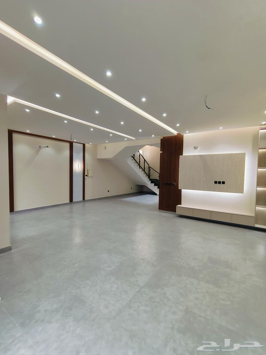 8 bedroom villa in Al Ukayshiyyah 3